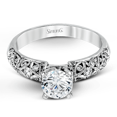 Engagement Ring in 18k Gold with Diamonds
