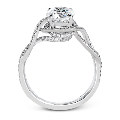 Engagement Ring in 18k Gold with Diamonds