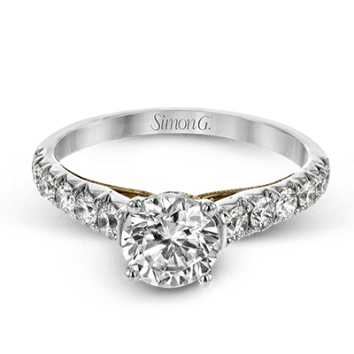 Engagement Ring in 18k Gold with Diamonds