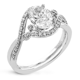 Engagement Ring in 18k Gold with Diamonds