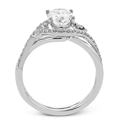 Engagement Ring in 18k Gold with Diamonds