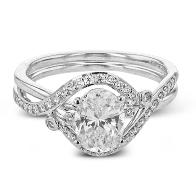 Engagement Ring in 18k Gold with Diamonds