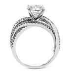Engagement Ring in 18k Gold with Diamonds