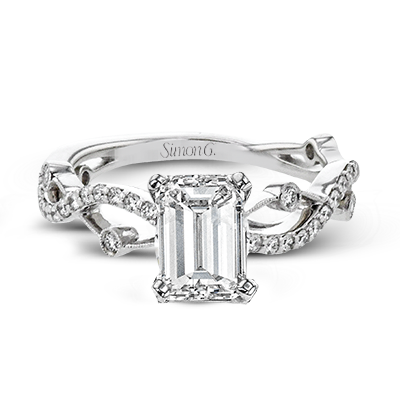 Engagement Ring in 18k Gold with Diamonds