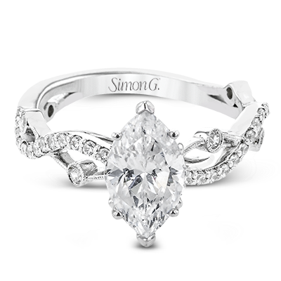Engagement Ring in 18k Gold with Diamonds