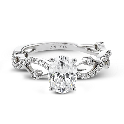 Engagement Ring in 18k Gold with Diamonds