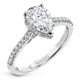 Engagement Ring in 18k Gold with Diamonds