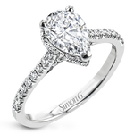 Engagement Ring in 18k Gold with Diamonds