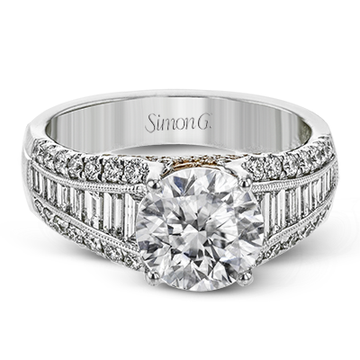 Engagement Ring in 18k Gold with Diamonds