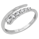 Right Hand Ring in 18k Gold with Diamonds