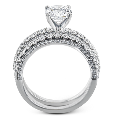 Engagement Ring in 18k Gold with Diamonds