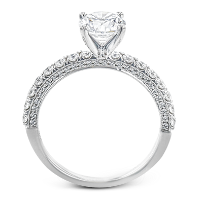 Engagement Ring in 18k Gold with Diamonds