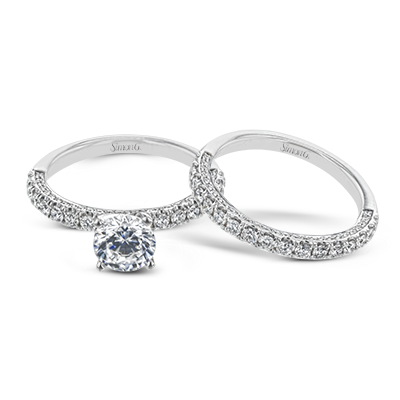 Engagement Ring in 18k Gold with Diamonds