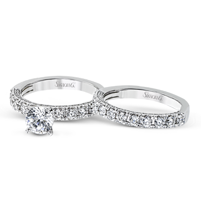 Engagement Ring in 18k Gold with Diamonds