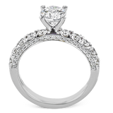 Engagement Ring in 18k Gold with Diamonds