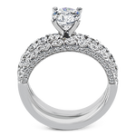 Engagement Ring in 18k Gold with Diamonds