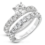 Engagement Ring in 18k Gold with Diamonds