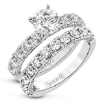 Engagement Ring in 18k Gold with Diamonds