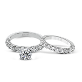 Engagement Ring in 18k Gold with Diamonds
