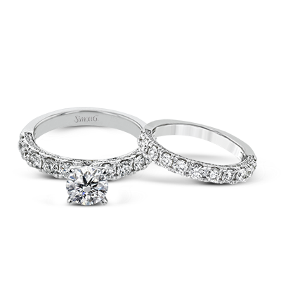 Engagement Ring in 18k Gold with Diamonds