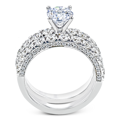 Engagement Ring in 18k Gold with Diamonds