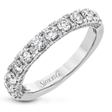 Engagement Ring in 18k Gold with Diamonds
