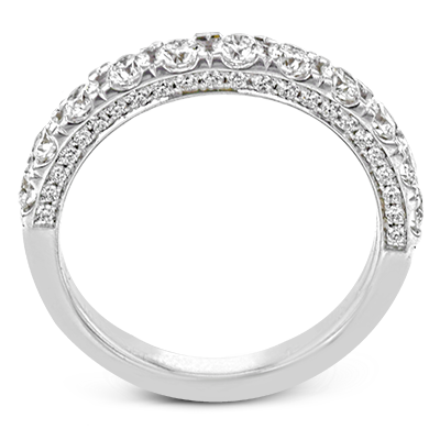 Engagement Ring in 18k Gold with Diamonds