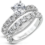 Engagement Ring in 18k Gold with Diamonds