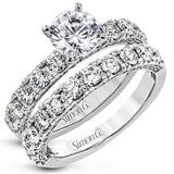 Engagement Ring in 18k Gold with Diamonds