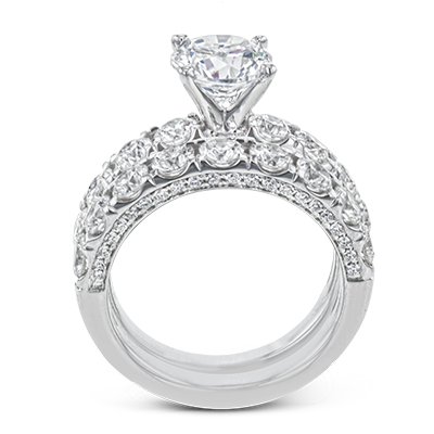 Engagement Ring in 18k Gold with Diamonds