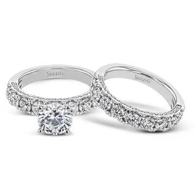 Engagement Ring in 18k Gold with Diamonds