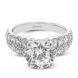 Engagement Ring in 18k Gold with Diamonds