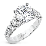 Engagement Ring in 18k Gold with Diamonds