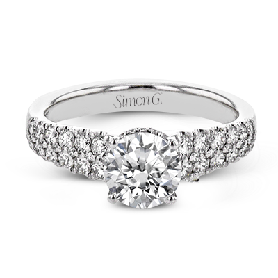 Engagement Ring in 18k Gold with Diamonds