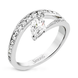 Engagement Ring in 18k Gold with Diamonds
