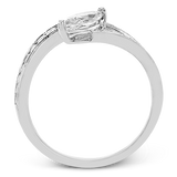 Engagement Ring in 18k Gold with Diamonds