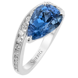 Color Ring in 18k Gold with Diamonds
