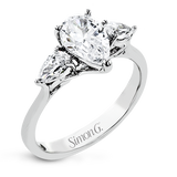 Engagement Ring in 18k Gold with Diamonds
