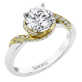 Engagement Ring in 18k Gold with Diamonds