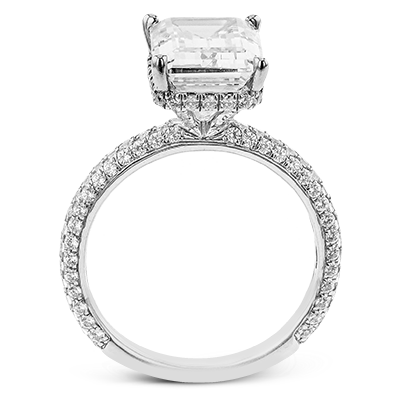 Engagement Ring in 18k Gold with Diamonds