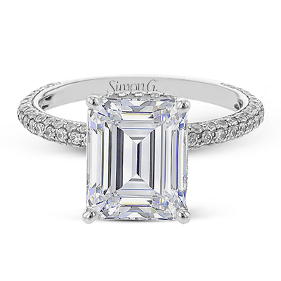 Engagement Ring in 18k Gold with Diamonds