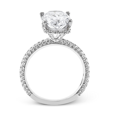 Engagement Ring in 18k Gold with Diamonds