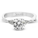 Engagement Ring in 18k Gold with Diamonds