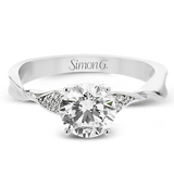 Engagement Ring in 18k Gold with Diamonds