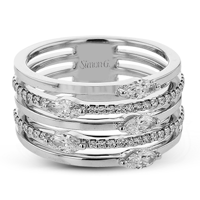 Right Hand Ring in 18k Gold with Diamonds