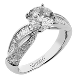 Engagement Ring in 18k Gold with Diamonds