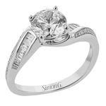 Engagement Ring in 18k Gold with Diamonds