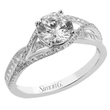 Engagement Ring in 18k Gold with Diamonds