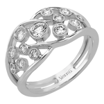 Right Hand Ring in 18k Gold with Diamonds