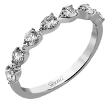 Right Hand Ring in 18k Gold with Diamonds